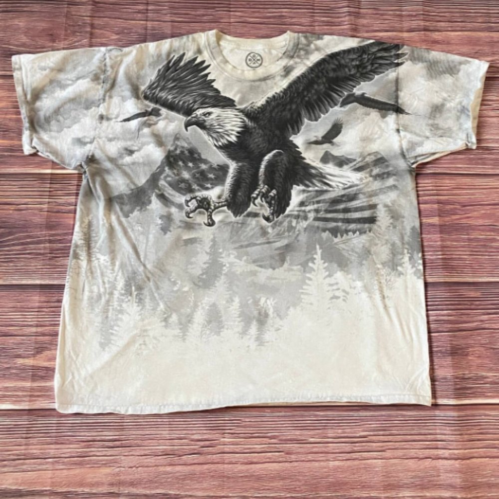 MENS GRAPHIC TSHIRT